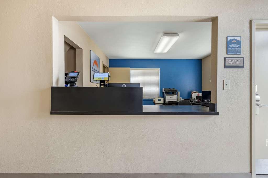 Suburban Studios Louisville East Interior foto