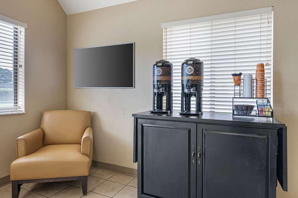 Suburban Studios Louisville East Interior foto