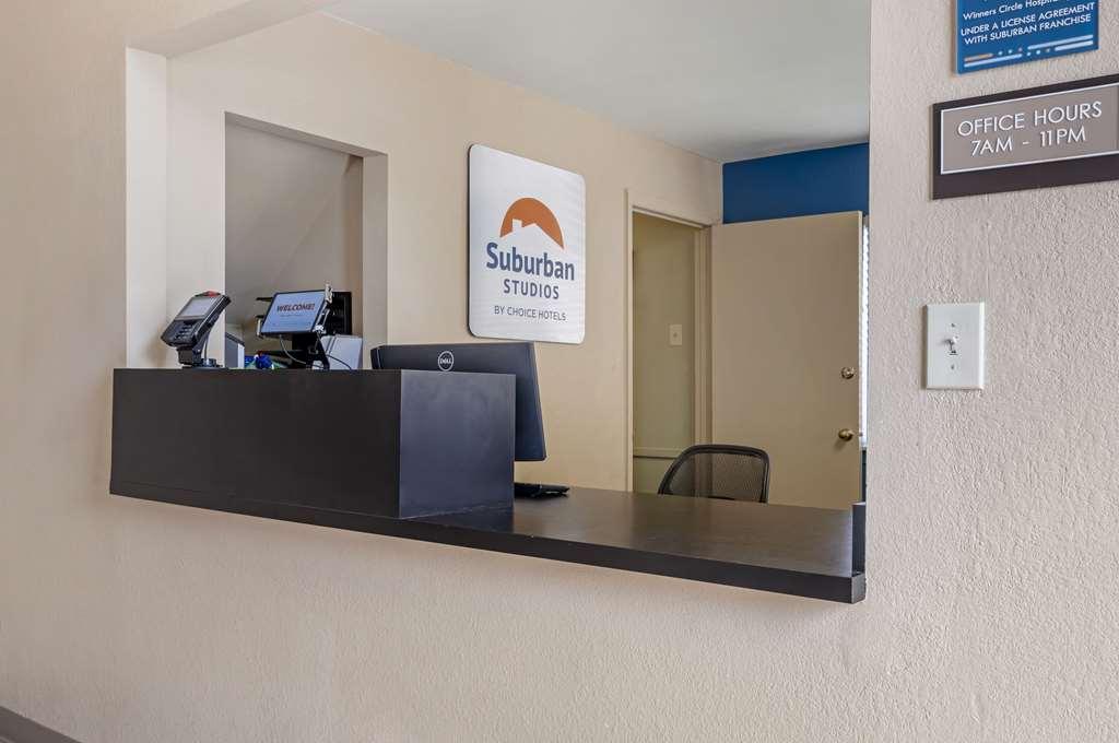 Suburban Studios Louisville East Interior foto